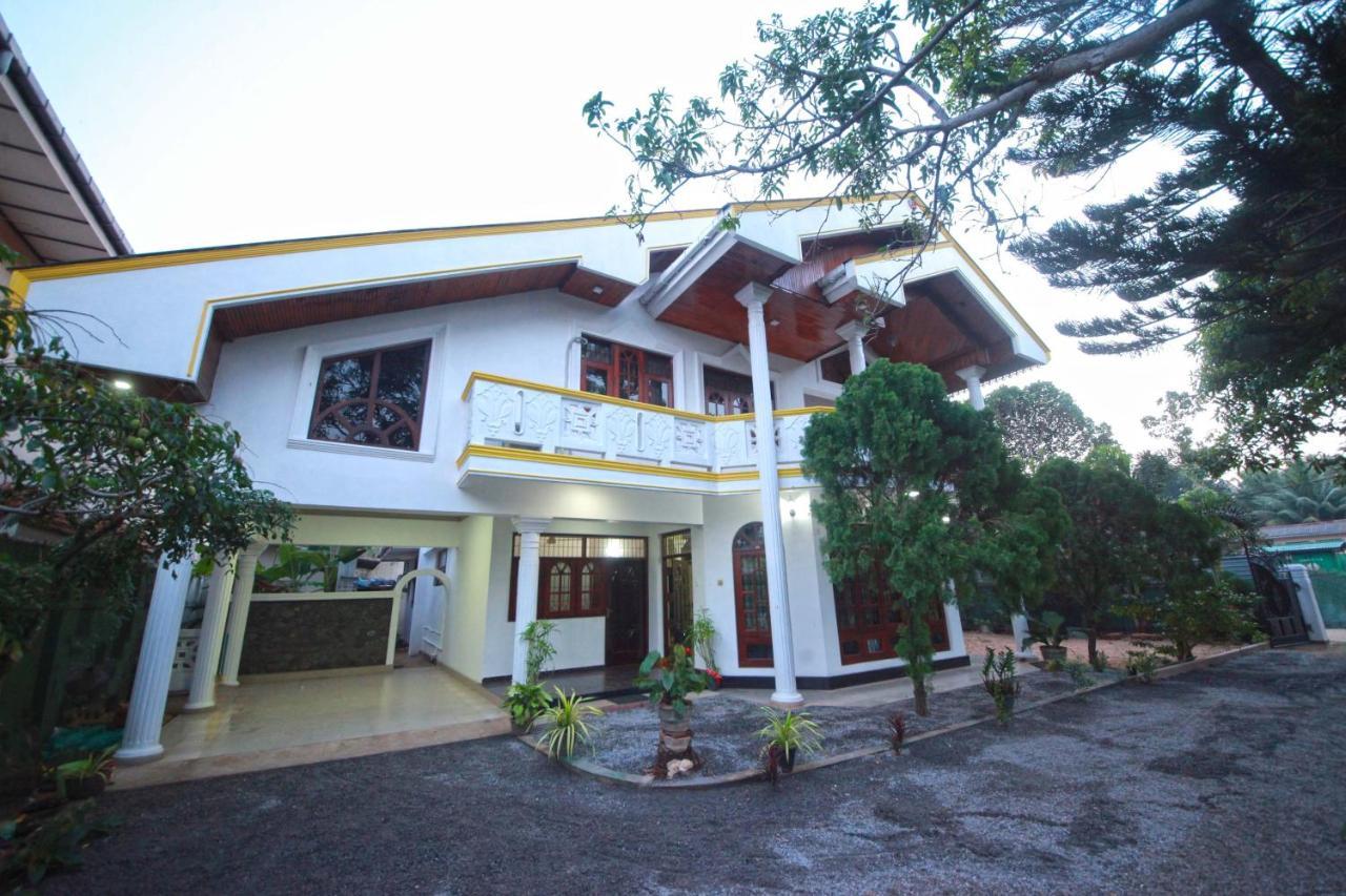 Airport Residence Inn Katunayaka Esterno foto